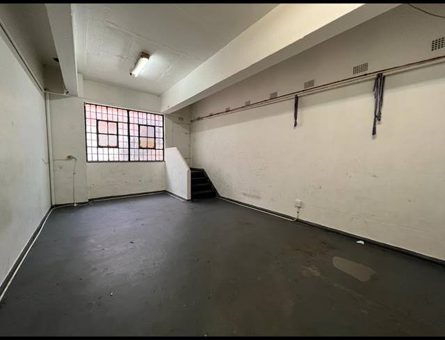 1,600M² WAREHOUSE FOR SALE IN NEW CENTRE
